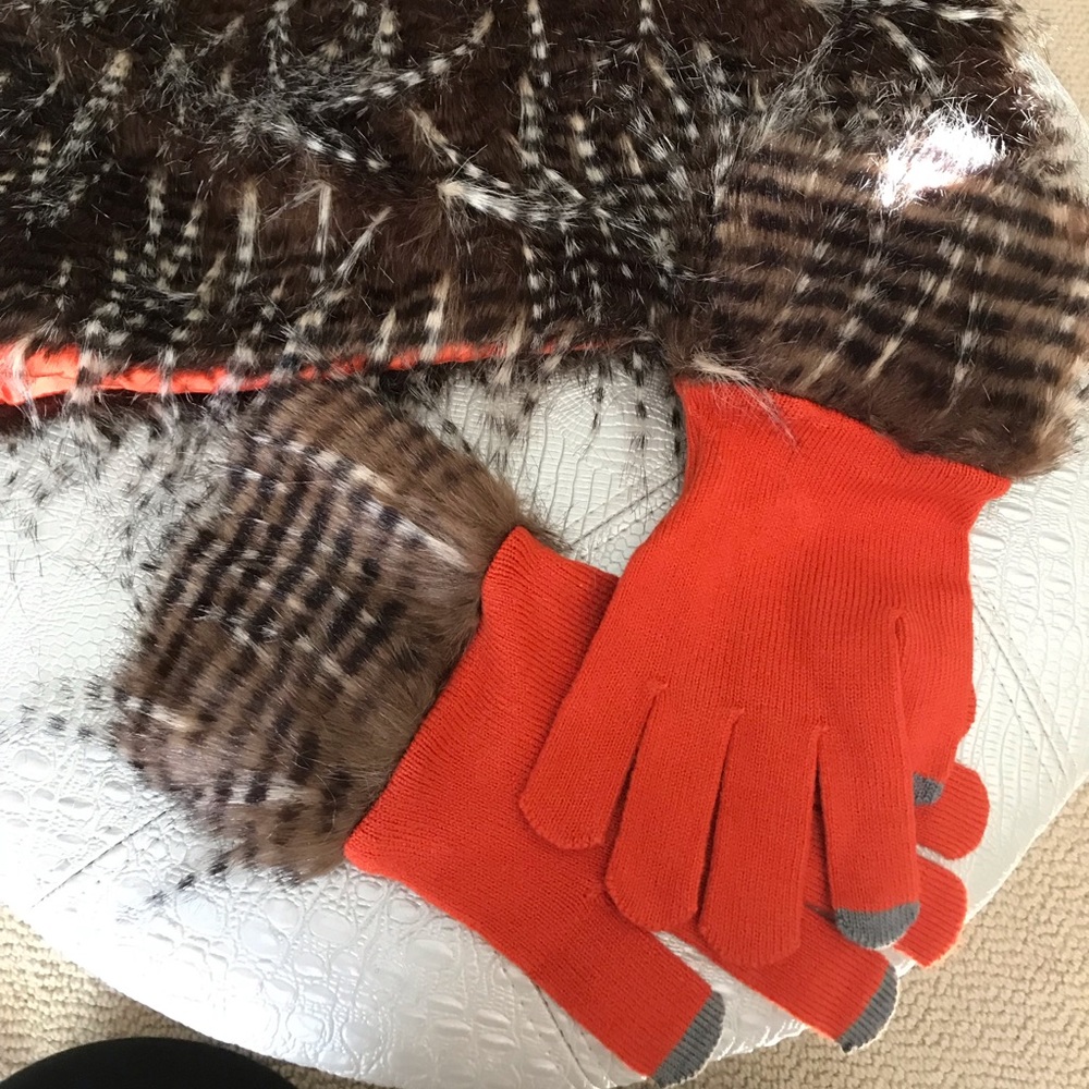 Mudpie NWT gloves and muffler